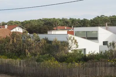 Image de Grande maison familiale en bordure de la dune.