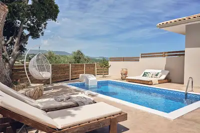 Villa avec piscine privée et vue sur la mer à 850 mètres de la mer