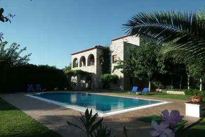 Image de Villa Sunset une villa de luxe avec une superbe vue sur la mer et la piscine