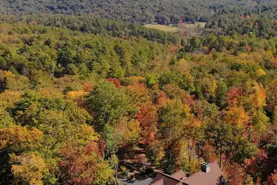 Image de 👍8 Min to Br ViewsAmazing Views 🌄 Luxury Lodge🛶 w / Game Room🃏🎱, 3 King Suites