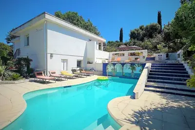 Image de Grande villa méditerranéenne, au calme, grande piscine privée, proche de Cassis