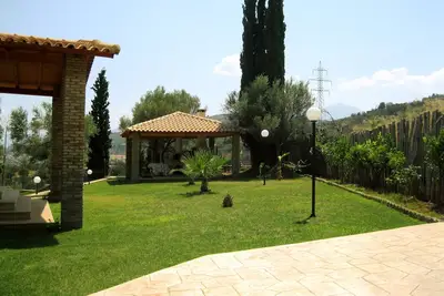 Image de Villa Eutopia, intimité totale, grande piscine chauffée et jardin avec vue