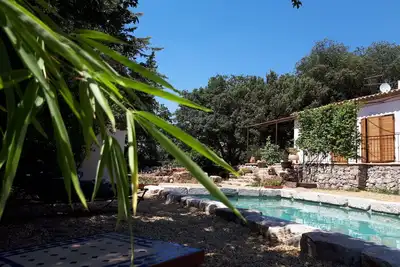 Image de Maison calme avec piscine