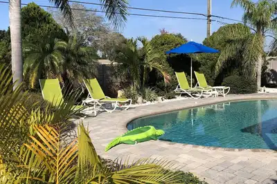 Image de Maison tropicale avec piscine près de la plage, entre Clearwater et St. Pétersbourg