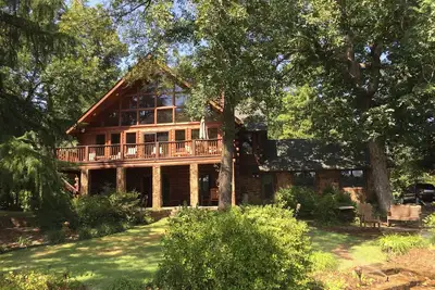Image de Belle Cabin Cedar Log sur le lac Hamilton