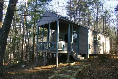 Image de Région des lacs - Chalet au bord du lac sur le grand lac est intact - sans fumée