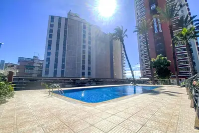 Joli appartement pour 3 personnes avec piscine, climatisation, Tv et parking