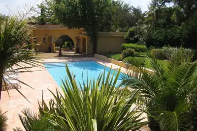 Image de Le Portail Rouge, Golfe de St Tropez, sur la plage avec piscine privée