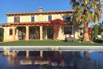 Image de Élégant gr Finca. Piscine 4, 5x14m, amical, 5min à la plage, wifi, air