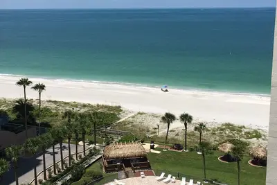 Image de Fantastique Gulf Views - Sur la plage à Sand Key. 2 chambres, 2 salles de bains 1700 sq ft Condo