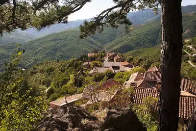 Image de Bastide Lumineuse dans hameau aux vues spectaculaires sur les Cévennes. Havre de paix