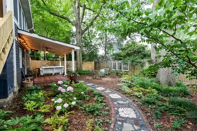 Image de Inman Park - Film Industry Special - 2 pâtés de maisons de Beltline & Krog street market.