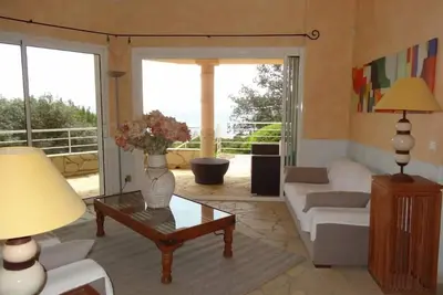 Image de Palombaggia Villa pieds ds l'eau, à 5mn à pieds par accès privé. Vue mer superbe.