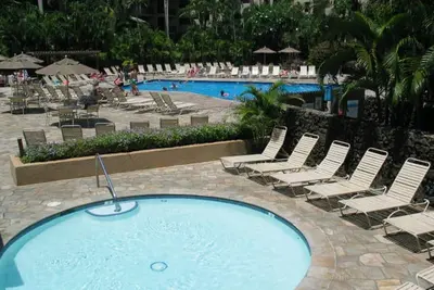 Image de Condo Tropical 2 Br amélioré - Cour centrale (Unité 5-312) -Tarifs 169 $ - 219 $