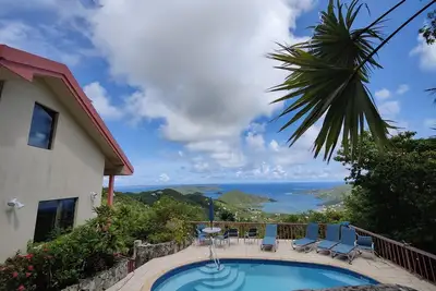 Image de Vues inspirantes, piscine, intimité dans cette incroyable villa écologique - même après les tempêtes