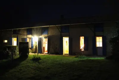 Image de Maison isolée en\"plaine\"campagne et de \"plain\"pied couleurs et fantaisies. . .