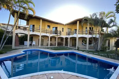 Image de La maison de 6 chambres peut accueillir 24 personnes.