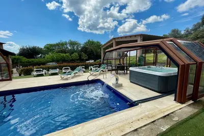 Image de Lovely holiday home for 15 guests - 7 bedrooms all with private bath