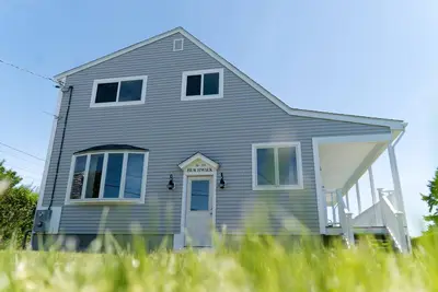 Image de \"BeachWalk\" Unit 1 \"À quelques pas de la plage\", restaurants et bars aussi!