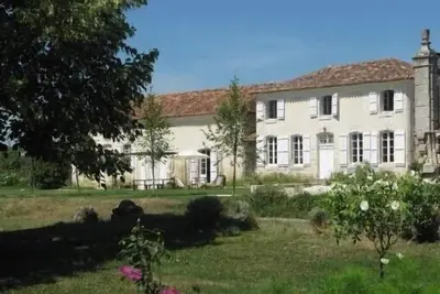 Image de gîte classé Ismh, Périgord vert, 4 chambres, piscine chauffée, tennis