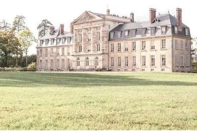 Image de La vie de château française…vues superbes dans les campagnes…deux pas du village