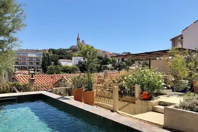Image de Plein coeur de Marseille, calme absolu, piscine, vue extra sur la Bonne Mère
