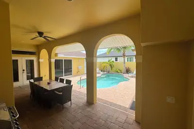 Image de Villa Charisma - mélange de design classique et de luxe high-tech.