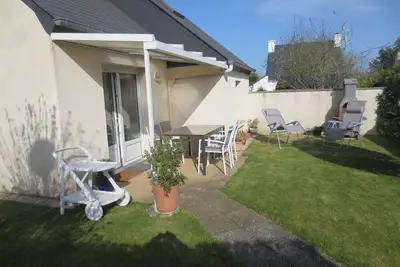 à St Quay Portrieux:Maison plain-pied Sud, terrain clos. Wifi. parking fermé.