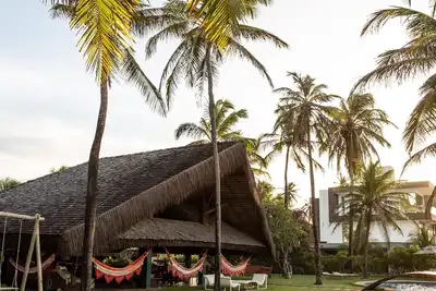 Image de Casa Pé (Pe) dans le sable, près du village de Cumbuco, scénario novateur