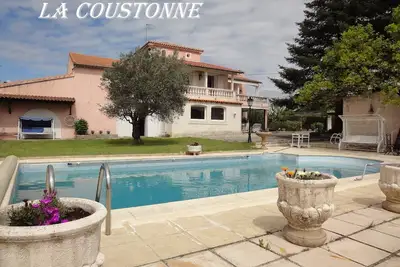 Grande villa  de 200 m2 au mileu d'un parc avec 4 chambres et 2 salles de bain