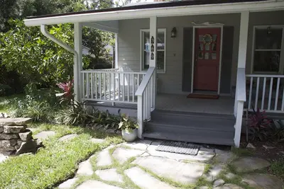 Image de Disponible en avril! Classique Florida Beach Cottage à Atlantic Beach-3 Mo. Min.