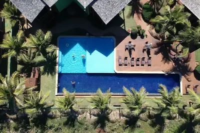 Image de Bungalow, le front de mer avec piscine de bord invisible