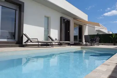 Image de Villa design av. pisc privée, plage à  4 km, lagune à 1km, golf 2km, montagnes