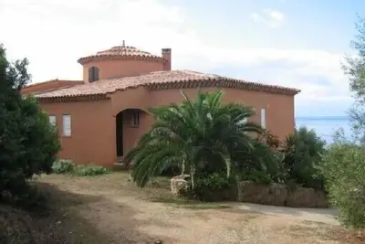 Image de Location de charme dans  coin tranquille et résidentiel sur des accès mer privés