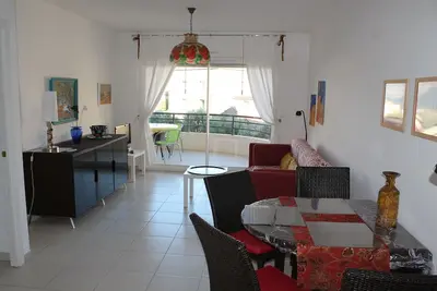 Image de Appartement de standing, calme, à 200 m de la plage, du port et du centre ville