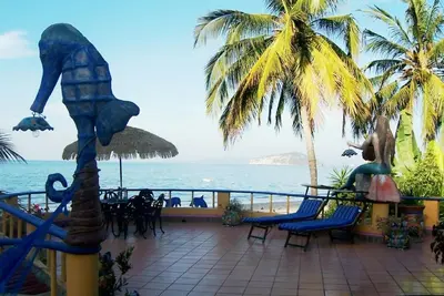 Image de Belle suite spacieuse avec grande terrasse avec vue spectaculaire sur une plage de sable