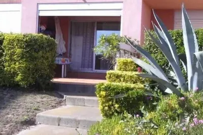 Image de T2 cabin sleeps 4, sea view terrace, swimming pool, close to sea and shops