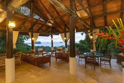 Image de Superbe villa balinaise. 4 lits king w / vue sur la mer et piscine privée.