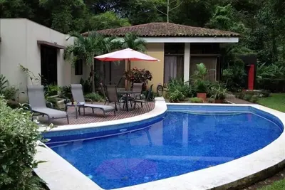 Image de 3 chambres et piscine privée dans un paradis pour les oiseaux Watcher!
