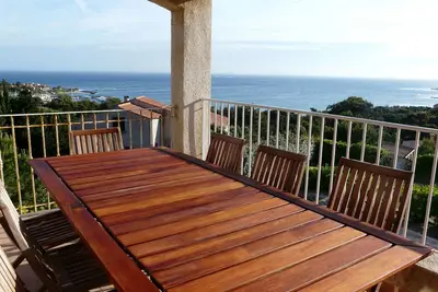 Image de appartement-villa 118 m2, climatisé, piscine, vue exceptionnelle mer (360°), 300 m d'une plage sable
