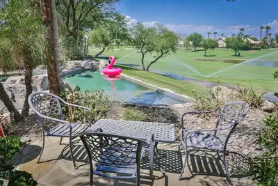 Image de Vue sur le golf, le lac et la montagne, maison de luxe avec piscine!
