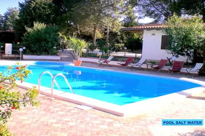 Image de Maison/Villa Belle, Piscine D'Eau Sale'E, Chlore Naturel (Non Chimiques)