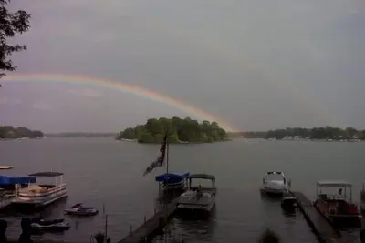 Image de 550 Acre Lakefront Magician Family Location Et Voisinage. Sand Bottom / No Seewe