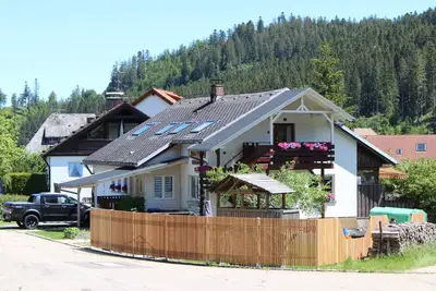 Image de Appartement confortable pour les familles avec aire de jeux sur la forêt, vacances avec chien,