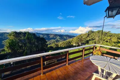 Image de Maison avec magnifique vue panoramique et service à domicile! ! !