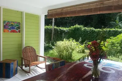 Image de Habitation Calissa votre gîte Papaye Verte à Bouillante en Guadeloupe.