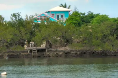 Image de Blue Coral Landing avec la tour 4 chambres Guana Cay Abaco Bahamas - WiFi gratuit