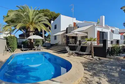 Image de Spacieux Chalet avec piscine priveé, 300m de la plage et 10min à pied du village