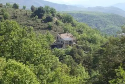 Image de Appartement avec terrasse dans Villa Entourée de 2, 5 Hectares de jardin