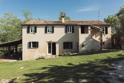 Image de Ferme nichée dans les collines, à 1km de Pergola, espace panoramique, grande ouverte